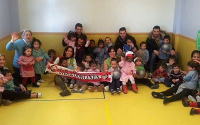 La SD Logroñés visita el centro Infantil ‘Entrepuentes’