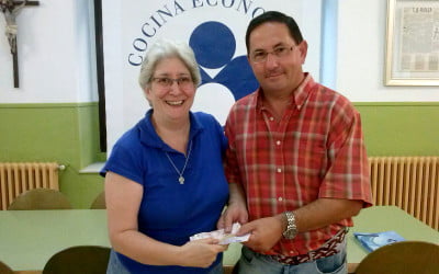 La localidad de Entrena entrega sus donativos de fiestas
